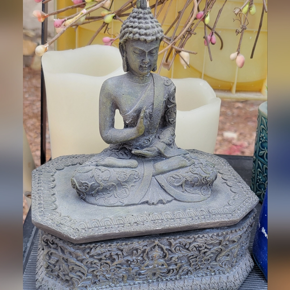 Prayer box with Buddha
